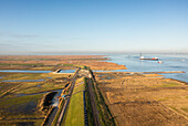 Niederlande, Doel, Luftaufnahme des alten Deiches und der Küste