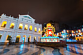 Blick auf das Heilige Haus der Barmherzigkeit auf dem Senado-Platz in Macau