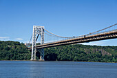 George Washington Bridge, Hudson River, Blick von New York City, New York nach Fort Lee, New Jersey, USA