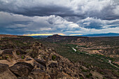 Usa, New Mexico, White Rock, Storm clouds gathering over White Rock Overlook