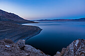 USA, Nevada, Hawthorne, Calm Walker Lake at dusk