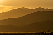 USA, Idaho, Bellevue, Silhouettes of mountains at sunset