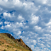 USA, Idaho, Hailey, Morning clouds over Carbonate Mountain