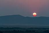 USA, Idaho, Bellevue, Sun setting over horizon near Sun Valley
