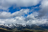 USA, Idaho, Ketchum, Clouds over snowcapped Boulder Mountains