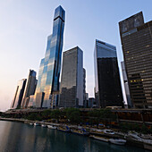 Usa, Illinois, Chicago, Downtown skyscrapers at waterfront at dawn
