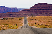 USA, Arizona, Road leading to Monument Valley Tribal Park