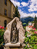 Marian figure at the waterfall bridge in the center of Bad Gastein, view of the lower village and the Gasteinertal, Salzburger Land, Austria
