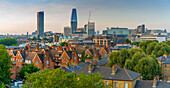Blick auf die zeitgenössische Skyline von London von Waterloo, Waterloo, London, England, Vereinigtes Königreich, Europa