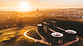 Luftaufnahme von Stafford Castle bei Sonnenaufgang, Stafford, Staffordshire, England, Vereinigtes Königreich, Europa