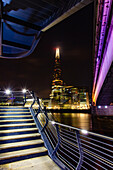 The Shard und London Bridge bei Nacht, London, England, Vereinigtes Königreich, Europa