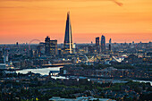 Skyline von London einschließlich The Shard, Tower Bridge, Themse und London Eye, London, England, Vereinigtes Königreich, Europa