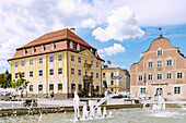 Residenzplatz mit Zumsteinhaus und Anna-Schwegelin-Brunnen in Kempten im Allgäu in Bayern in Deutschland