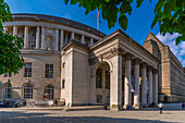 Blick auf die Zentralbibliothek von Manchester, Manchester, Lancashire, England, Vereinigtes Königreich, Europa