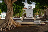 View of Plaza de Los Remedios and Parroquia Nuestra Senora de los Remedios Church, Yaisa, Lanzarote, Canary Islands, Spain, Atlantic, Europe