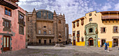 Ansicht der Catedral Metropolitana und der öffentlichen Bibliothek in Plaza del Pilar Nuevo, Las Palmas, Gran Canaria, Kanarische Inseln, Spanien, Atlantik, Europa