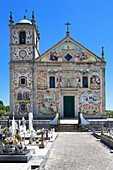 Valega Hauptkirche, Fassade bedeckt mit bunten Azulejos, Valega, Beira, Portugal, Europa