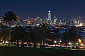 Blick vom Dolores Park auf die Skyline von San Francisco, Kalifornien, Vereinigte Staaten von Amerika, Nordamerika