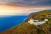 Ponta do Pargo Leuchtturm bei Sonnenuntergang, Calheta, Madeira, Portugal, Atlantik, Europa