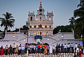 Ein Festival in der Kirche Unserer Lieben Frau von der Unbefleckten Empfängnis, UNESCO-Weltkulturerbe, Panjim City (Panaji), Goa, Indien, Asien