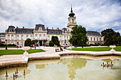 Der Festetics-Palast, ein barocker Palast befindet sich in der Stadt Keszthely, Zala, Ungarn, Europa