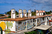 Erstaunliche Mosaike bilden das Dorf Fusterlandia, Havanna, Kuba, Westindien, Mittelamerika