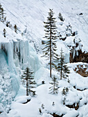 Kanada, Alberta, Banff-Nationalpark. Gefrorene Kaskaden im Johnston Canyon