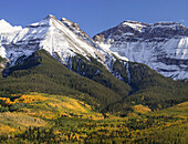 USA, Colorado, San-Juan-Berge. Berg- und Tallandschaft