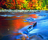 USA, New Hampshire, White Mountains, Swift River reflecting autumn colors