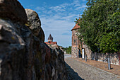 Historische Stadtmauer, Wasserturm, rechts Hexenturm, Stadt Burg, Jerichower Land, Sachsen-Anhalt, Deutschland