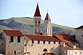 Blick auf die Altstadt von Trogir, Mittel-Dalmatien, Kroatische Adriaküste, Kroatien