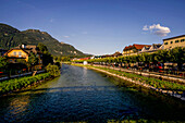 View over the Traun, the Traunkai and the Esplanade in the morning light, Bad Ischl, Upper Austria, Austria
