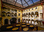 Renaissanceschloss Weikersdorf, Innenraum des heutigen Schlosshotels, Baden bei Wien, Niederösterreich, Österreich