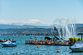 Zürich See, Sommer, Seebad Enge, Fontäne, Zürich, Schweiz