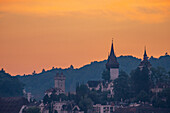 Historische Türme der Luzerner Stadtmauer mit Himmelsröte, Vierwaldstättersee, Kanton Luzern, Schweiz, Europa