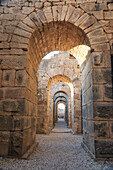Türkei, Provinz Izmir, Bergama, Pergamon. Antikes Kulturzentrum. Bögen des Heiligtums des Trajan.