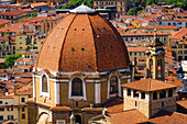 Die rot gekachelte Kuppel der Basilica di San Lorenzo, Florenz, Toskana, Italien