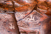 Arizona, Coconino National Forest, Palatki Heritage Site, Piktogramme am Standort Bratgrube