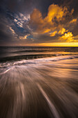 USA, New Jersey, Cape May National Seashore. Sonnenuntergang am Meeresstrand.