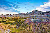 Farbige Hügel und Täler, Badlands Loop Trail, Badlands National Park, South Dakota, Usa