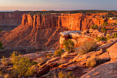 USA, Utah. Canyonlands National Park, Abendblick nach Nordwesten in Richtung Murphy Basin vom Grand View Point, Island in the Sky District.