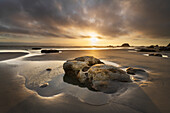 Sonnenuntergang am Strand von Kalaloch, Olympic Nationalpark, US-Bundesstaat Washington