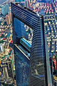 Blick auf das schwarze Shanghai World Financial Center Wolkenkratzer Reflexionen Stadtbild Liujiashui Financial District Shanghai China.