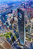 Blick auf schwarze Shanghai World Financial Center Wolkenkratzer Reflexionen Huangpu River Stadtbild Liujiashui Financial District Shanghai China.