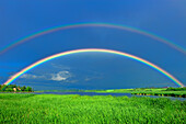 Kanada, Québec, St. Gedeon. Doppelter Regenbogen nach einem Gewitter.