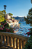 Frühmorgendlicher Blick über die Hafenstadt Portofino, Ligurien, Italien
