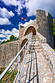 Die Große Mauer oberhalb des Stadtzentrums, Ston, dalmatinische Küste, Kroatien