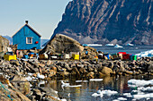 Grönland, Uummannaq. Eis füllt den Hafen.