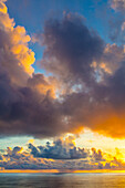 Sonnenaufgang, Moorea, Französisch-Polynesien