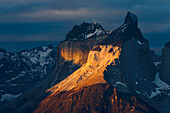 Paine-Massiv bei Sonnenuntergang, Torres del Paine-Nationalpark, Chile, Südamerika, Patagonien